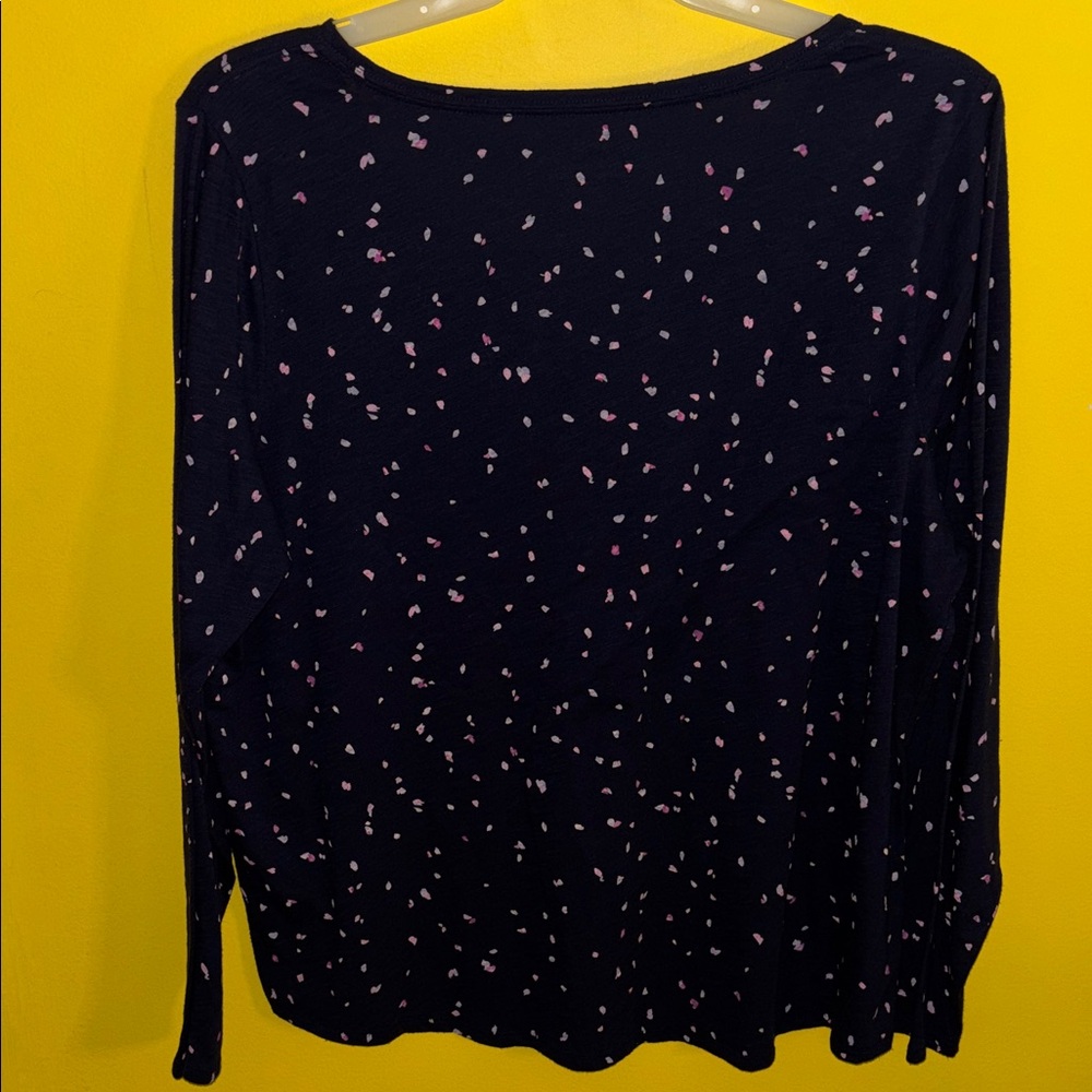 EVRI Navy Blue V-Neck Long Sleeve Top with Pink Speckle Print NWOT - Picture 3 of 4